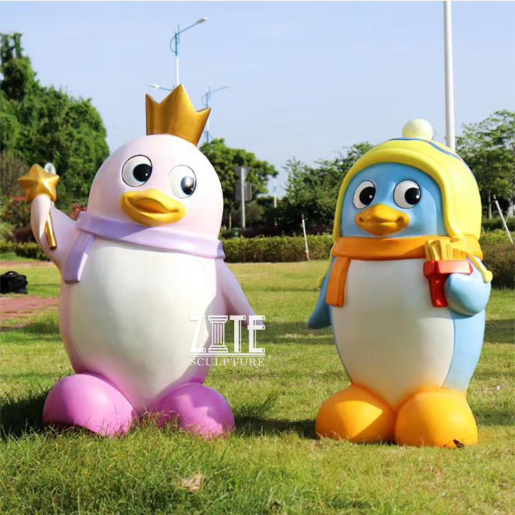 Outdoor Decoration Fiberglass Sculpture Cartoon Penguin Statue