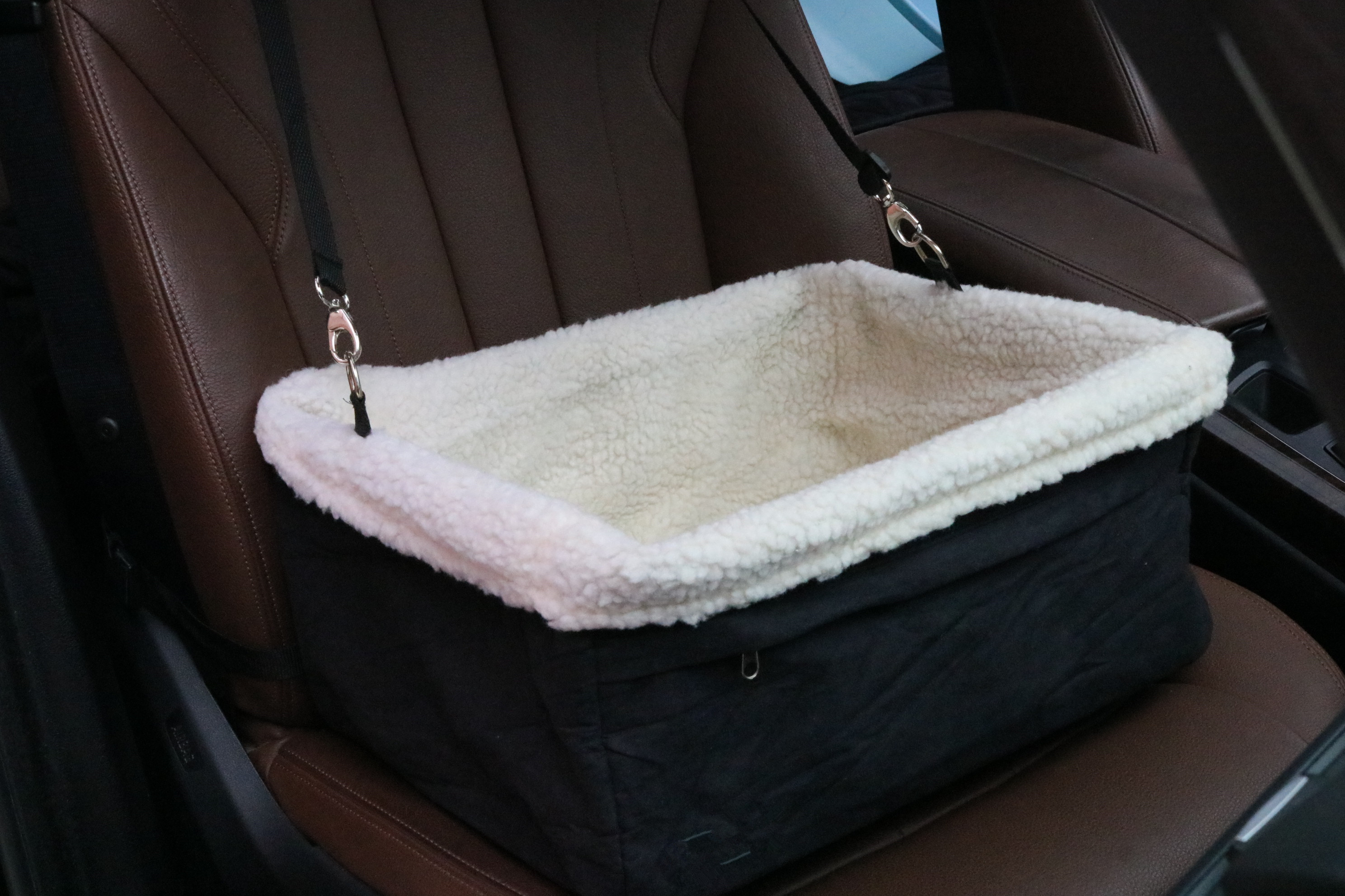 Universal Pet Car Basket Seat for Small Puddy Luxury Dog Booster Seat