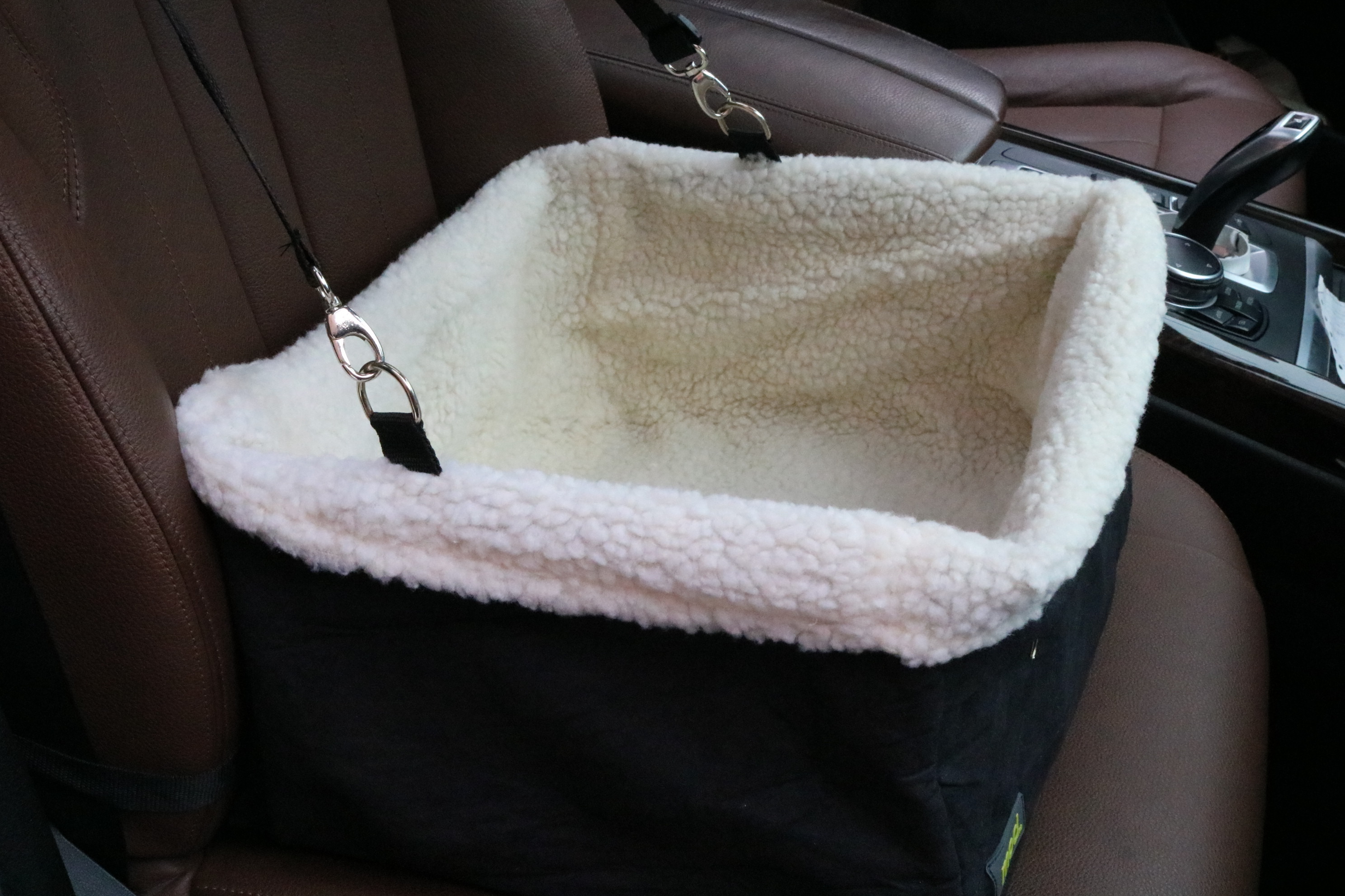 Universal Pet Car Basket Seat for Small Puddy Luxury Dog Booster Seat