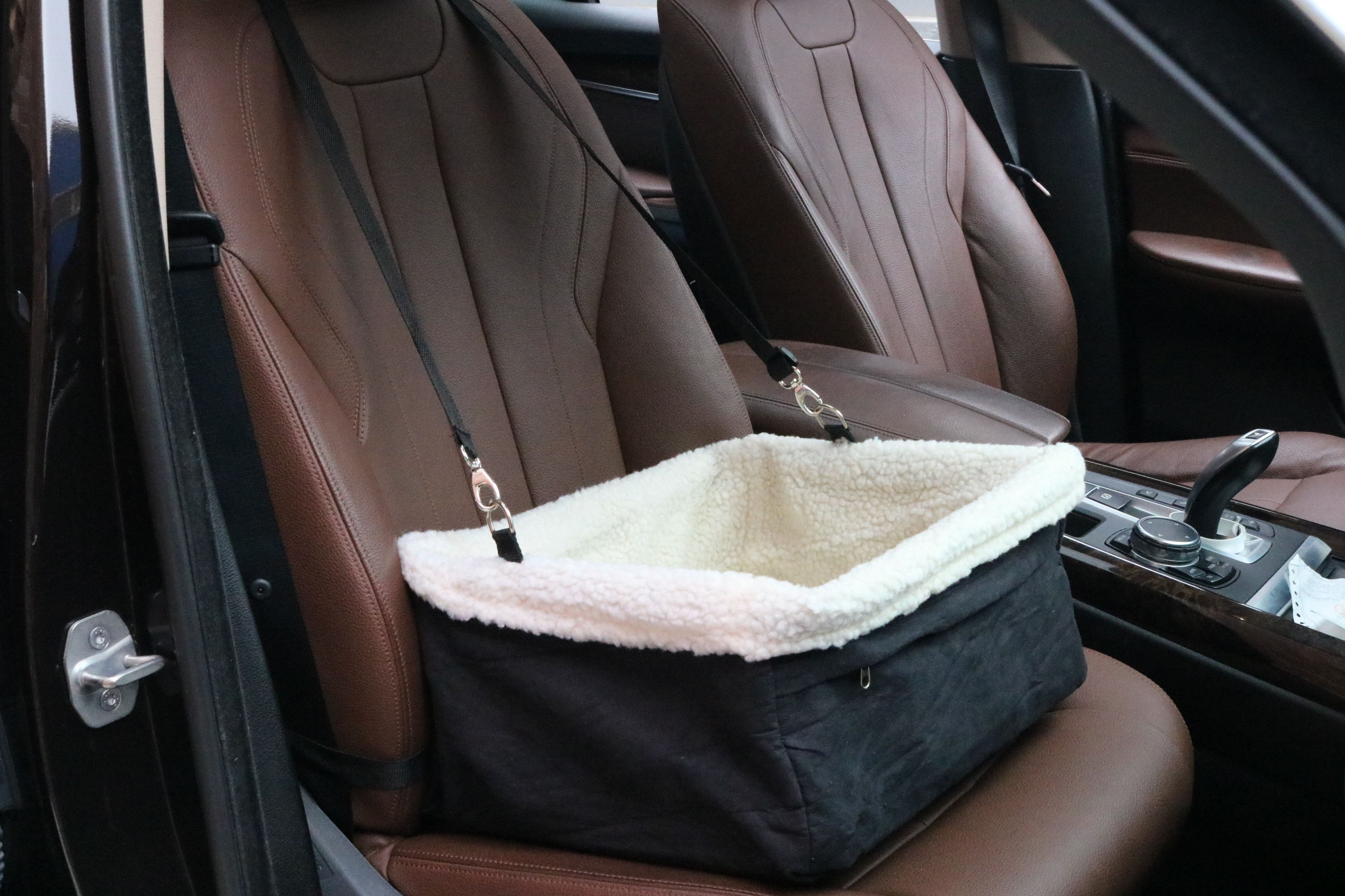 Universal Pet Car Basket Seat for Small Puddy Luxury Dog Booster Seat