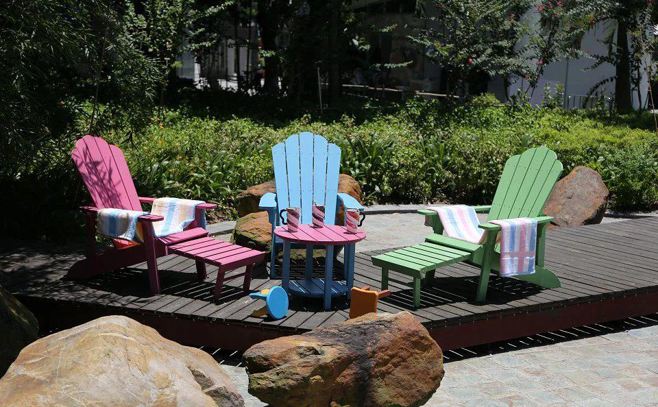 Morden Outdoor Furniture Hotel Restaurant Dining Table Set Aluminum Adirondack Chair Outdoor Plastic Wood Chair Patio Garden Set