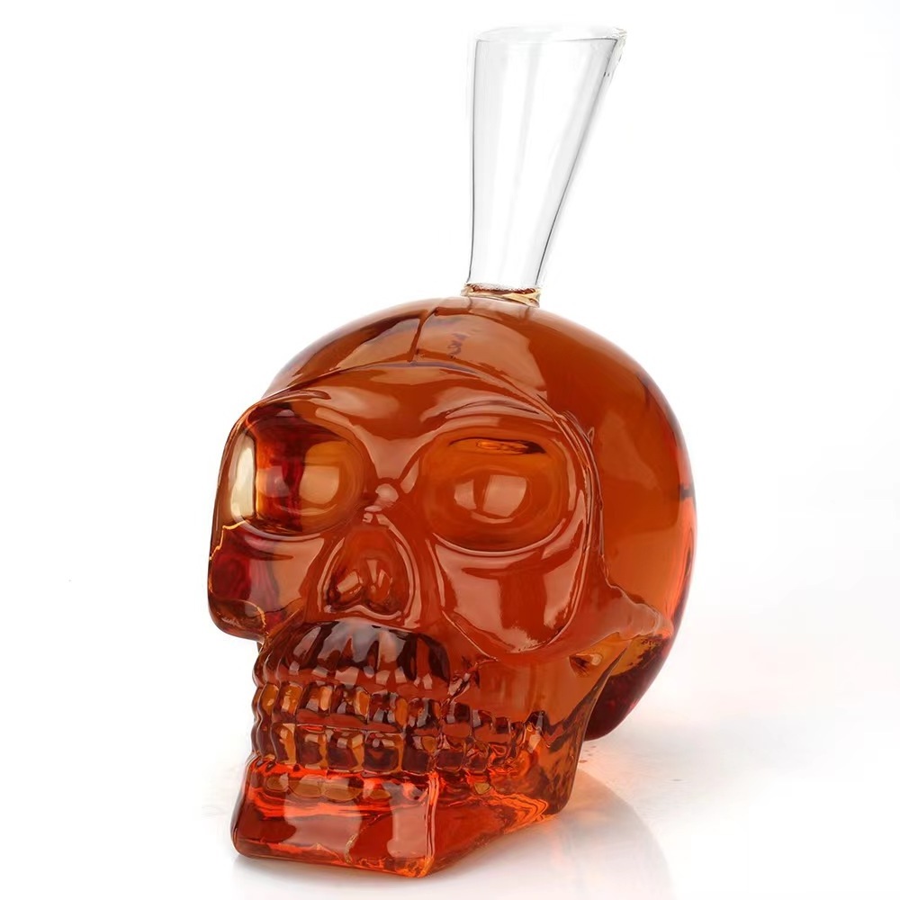 Hot Seller Newest Skulled Glass Decanter Whiskey Glass  Wine Decanter Factory Custom Glass Whisky Decanter