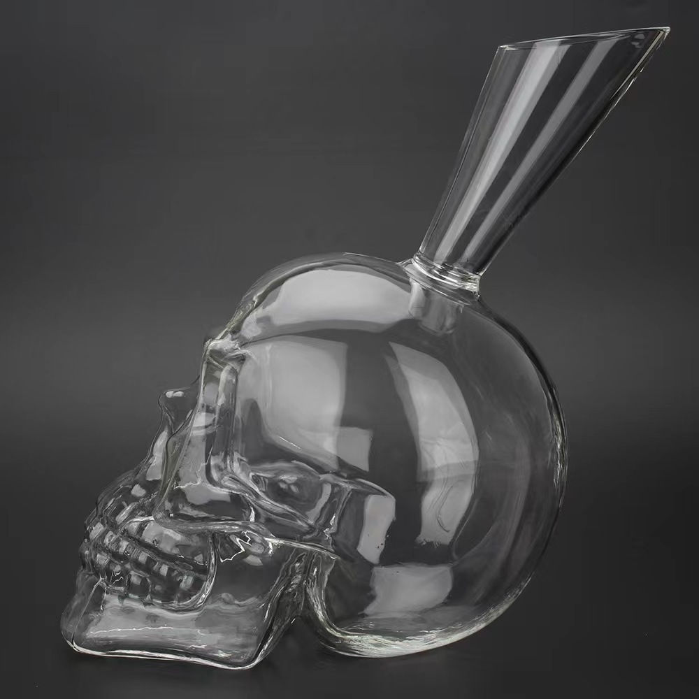 Hot Seller Newest Skulled Glass Decanter Whiskey Glass  Wine Decanter Factory Custom Glass Whisky Decanter