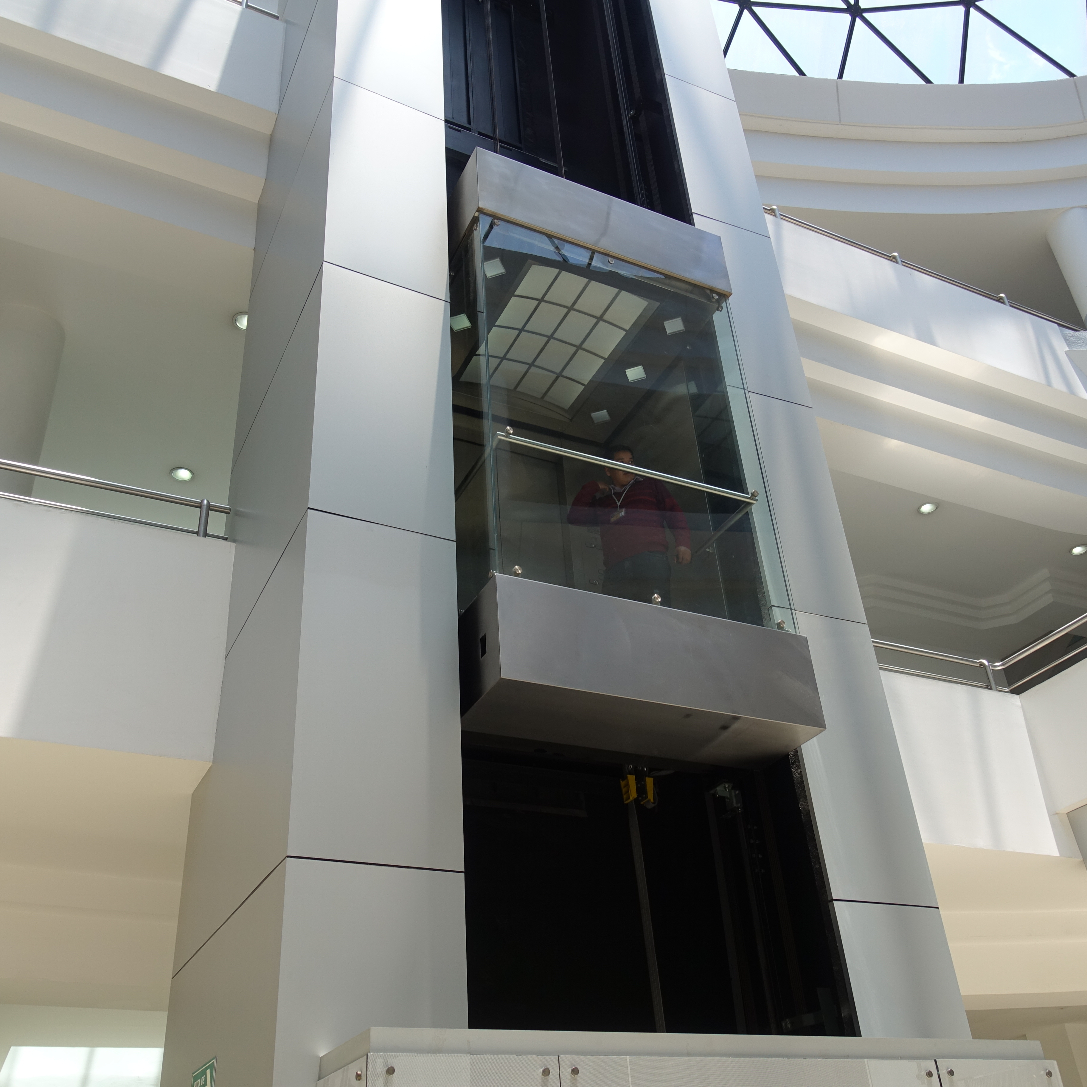 SL CE tested glass facade panoramic lift