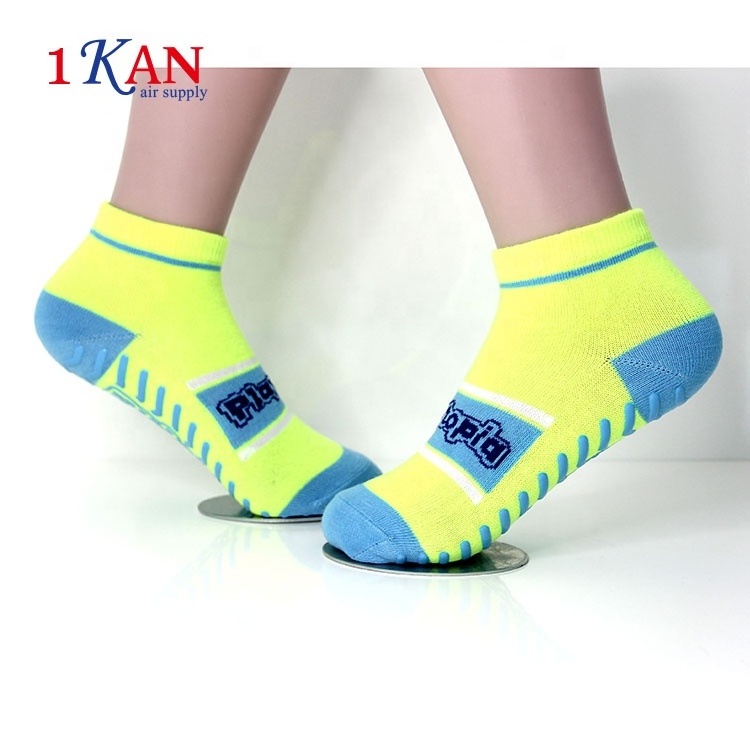 Zhuji manufacturer slipper socks with rubber sole for adults sport running socks funny