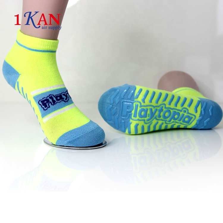 Zhuji manufacturer slipper socks with rubber sole for adults sport running socks funny