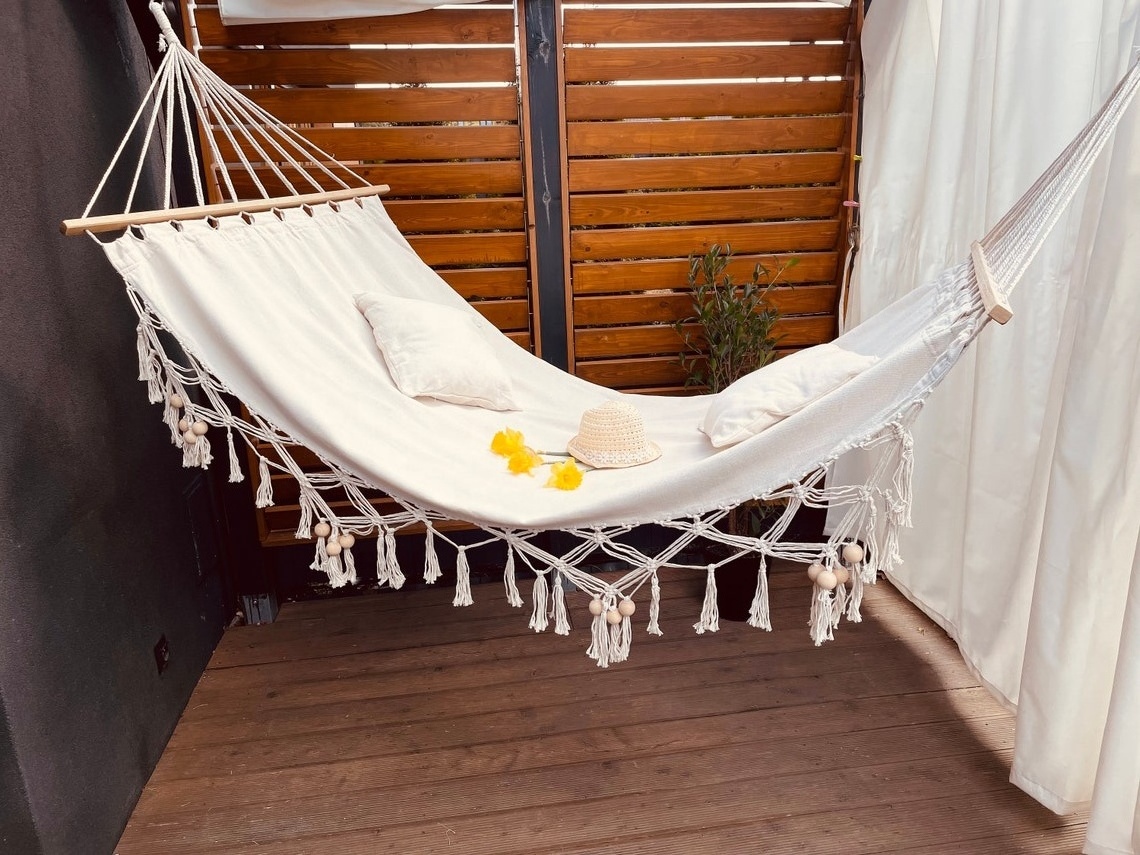 BODI Modern Macrame Wooden Stick Hanging Hammock Chair Boho Type Beach Hammock