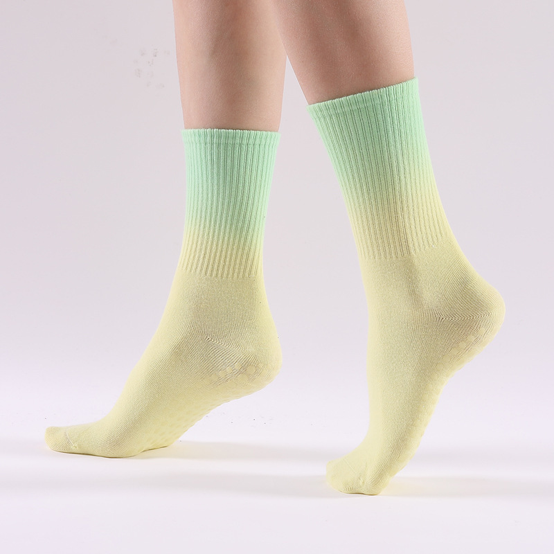 New stock Wet Socks Gradient Color Medium Leg Cotton Socks Basketball Sports Glue Non-slip Yoga Socks