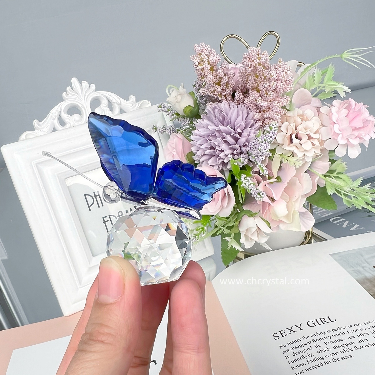 Hot Sale Crystal Flying Butterfly with Crystal Base Figurine Collection Cut Glass Ornament Animal Collectible Paperweight decor