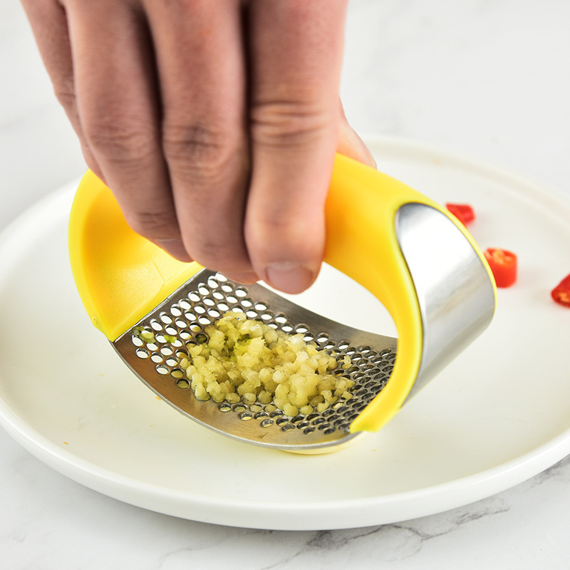 Stainless steel arc garlic press Multifunctional manual garlic masher Creative garlic twister