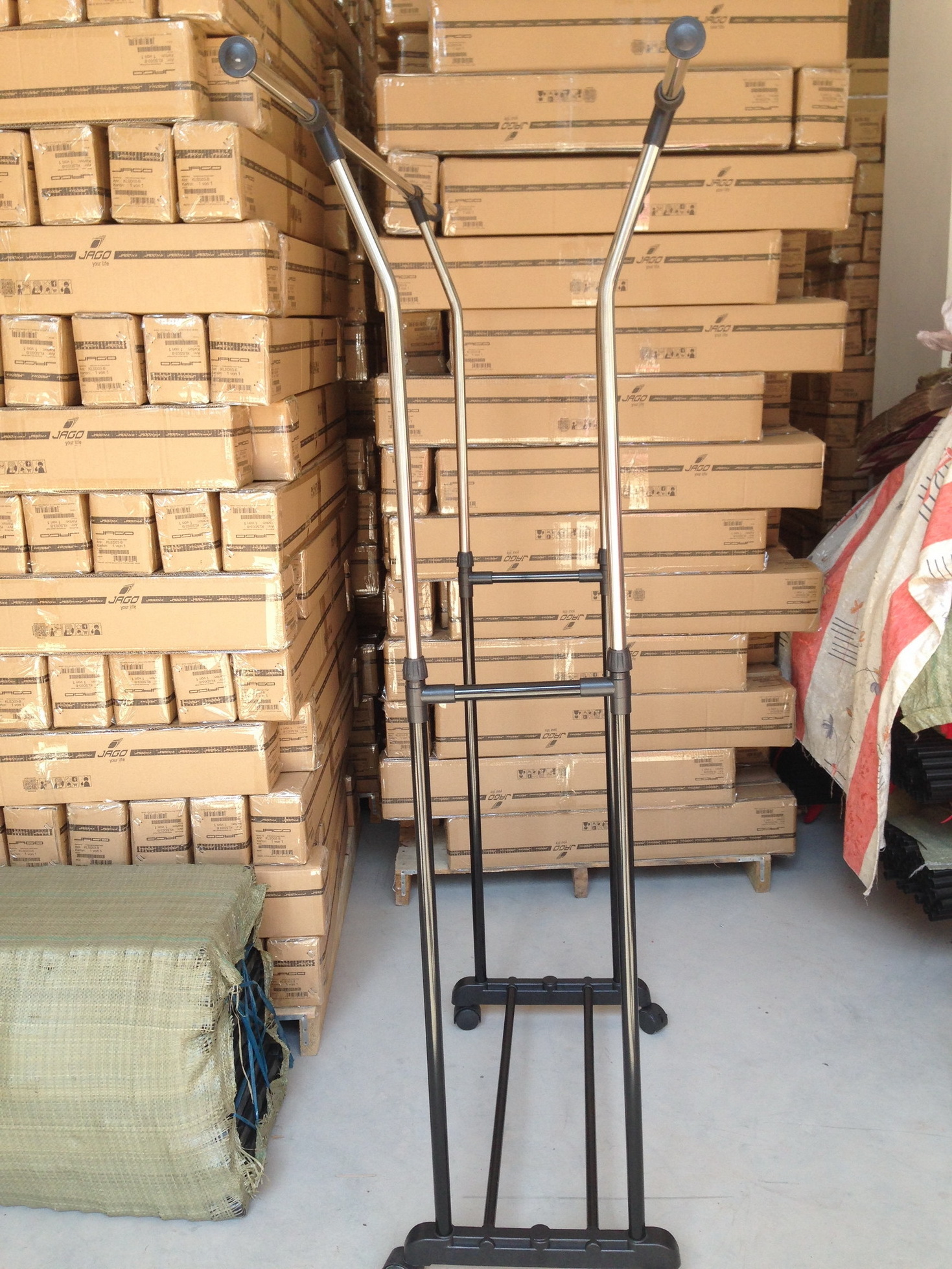 Custom Movable metal Coat racks Heavy Duty Garment Hat Stand Clothes Hanger Rack with wheels