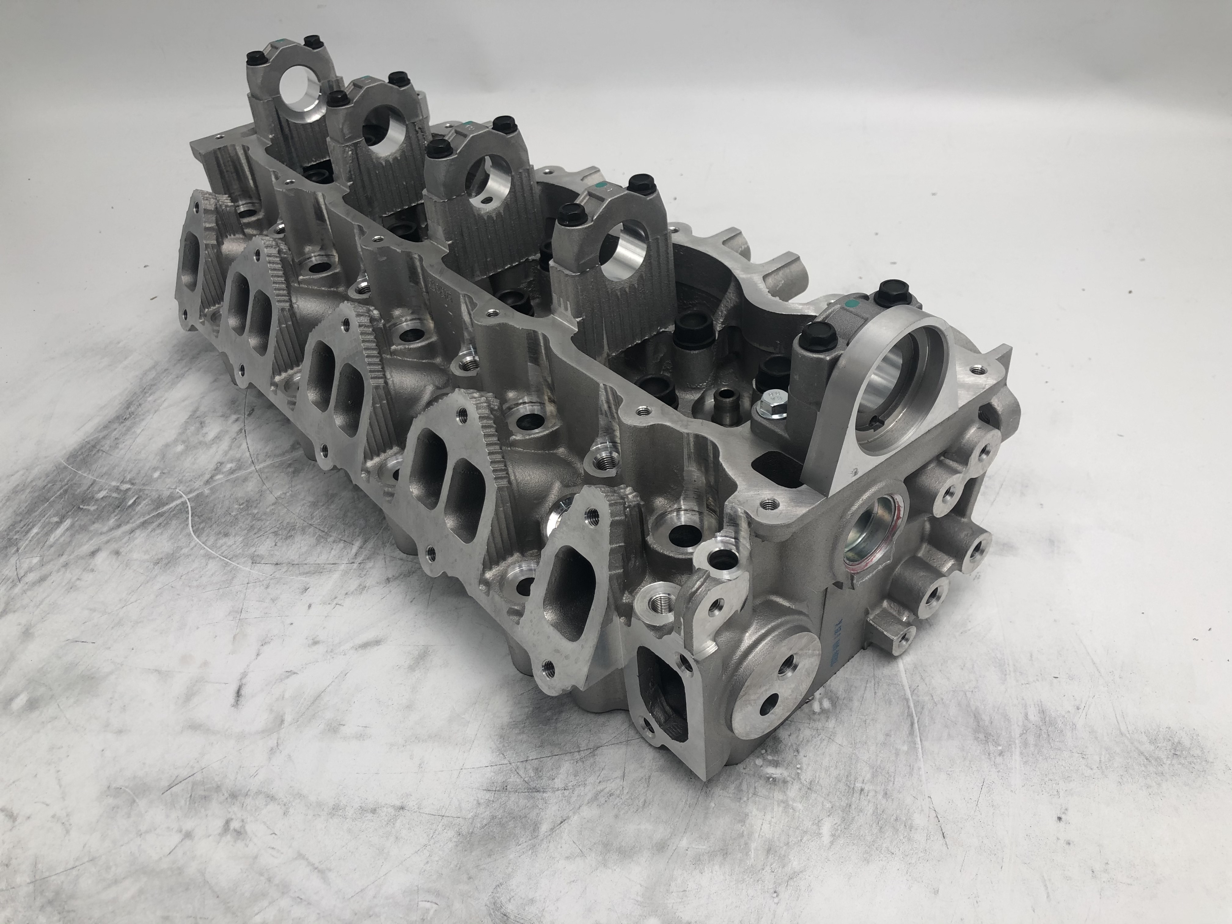 WLT MD25TI Cylinder head for MAZDA WL Engine 2.5 B2500/MPV 1998- OE 908745 908744 WL3110100H WL1110100E