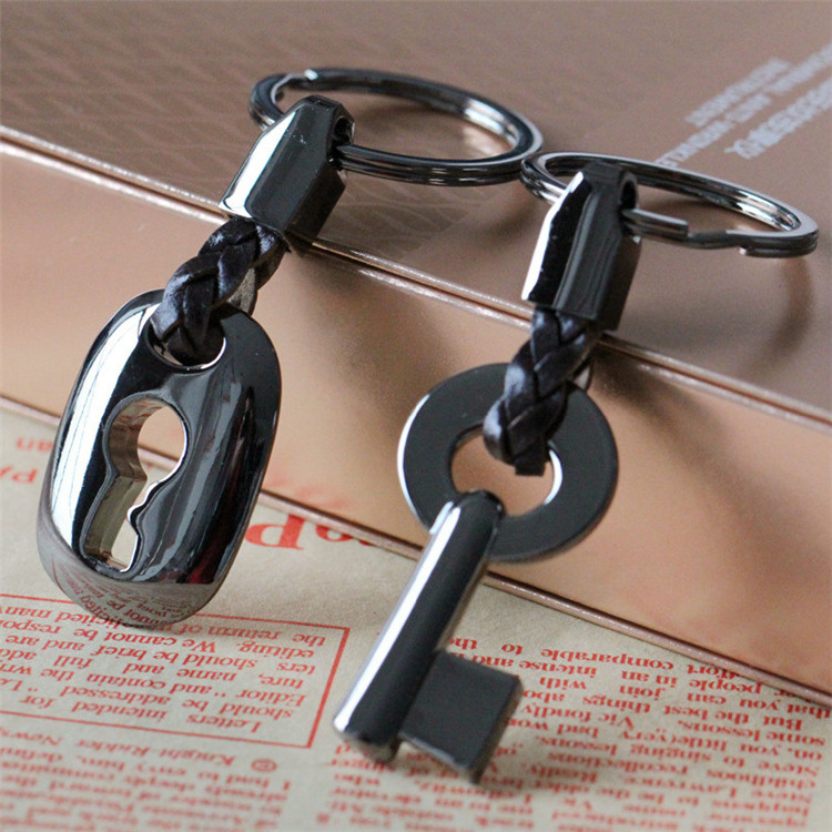 2024  New Creative Wedding gift couples key ring  Fashion The Heart Lock Key Couple  keychains