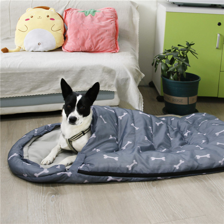 Outdoor Hiking Portable Dog Bed  Waterproof Warm Dog Mat with Storage Bag Sleeping Dog Bag