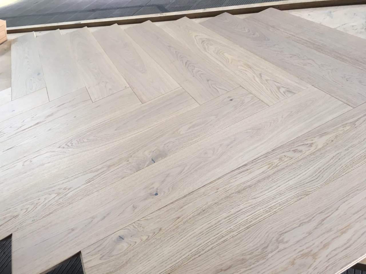 Hot Sell Herringbone Parquet Chemical Uv Oiled Oak Engineered Wood Flooring