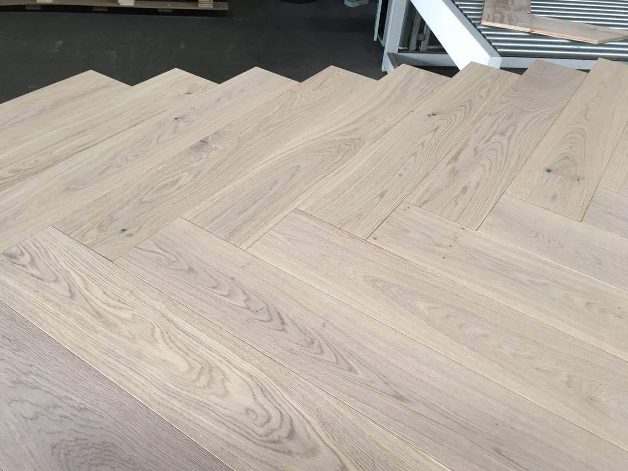 Hot Sell Herringbone Parquet Chemical Uv Oiled Oak Engineered Wood Flooring