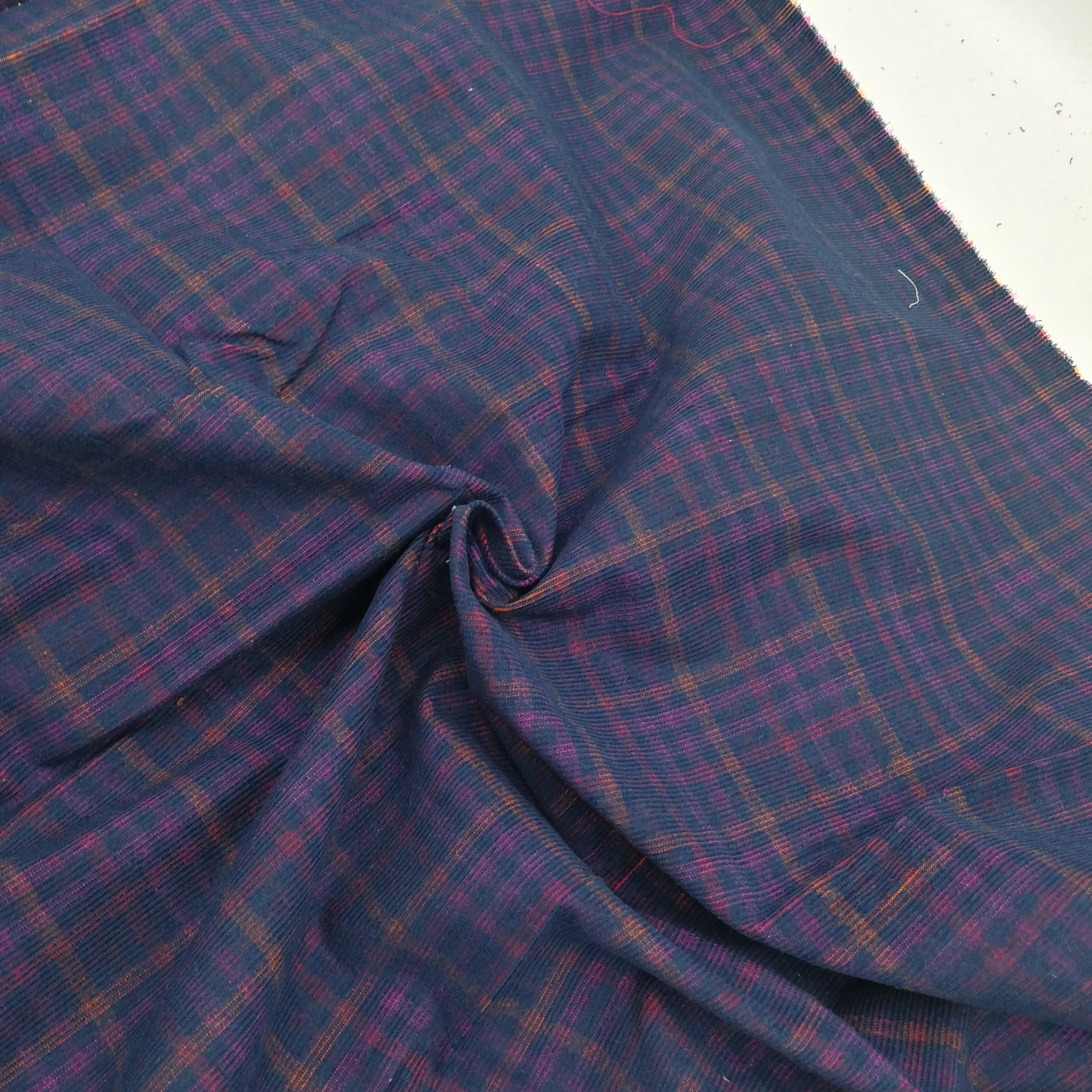 Factory  wholesale 16 wales yarn dyed plaid design cotton corduroy fabric cloth