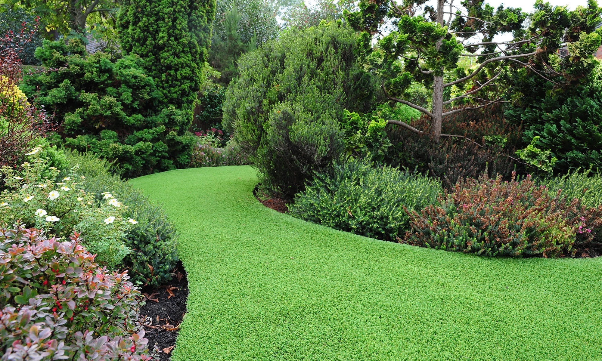 Synthetic Grass Landscaping ideas for patio and playgrounds Courtyard Lawns artificial turf series