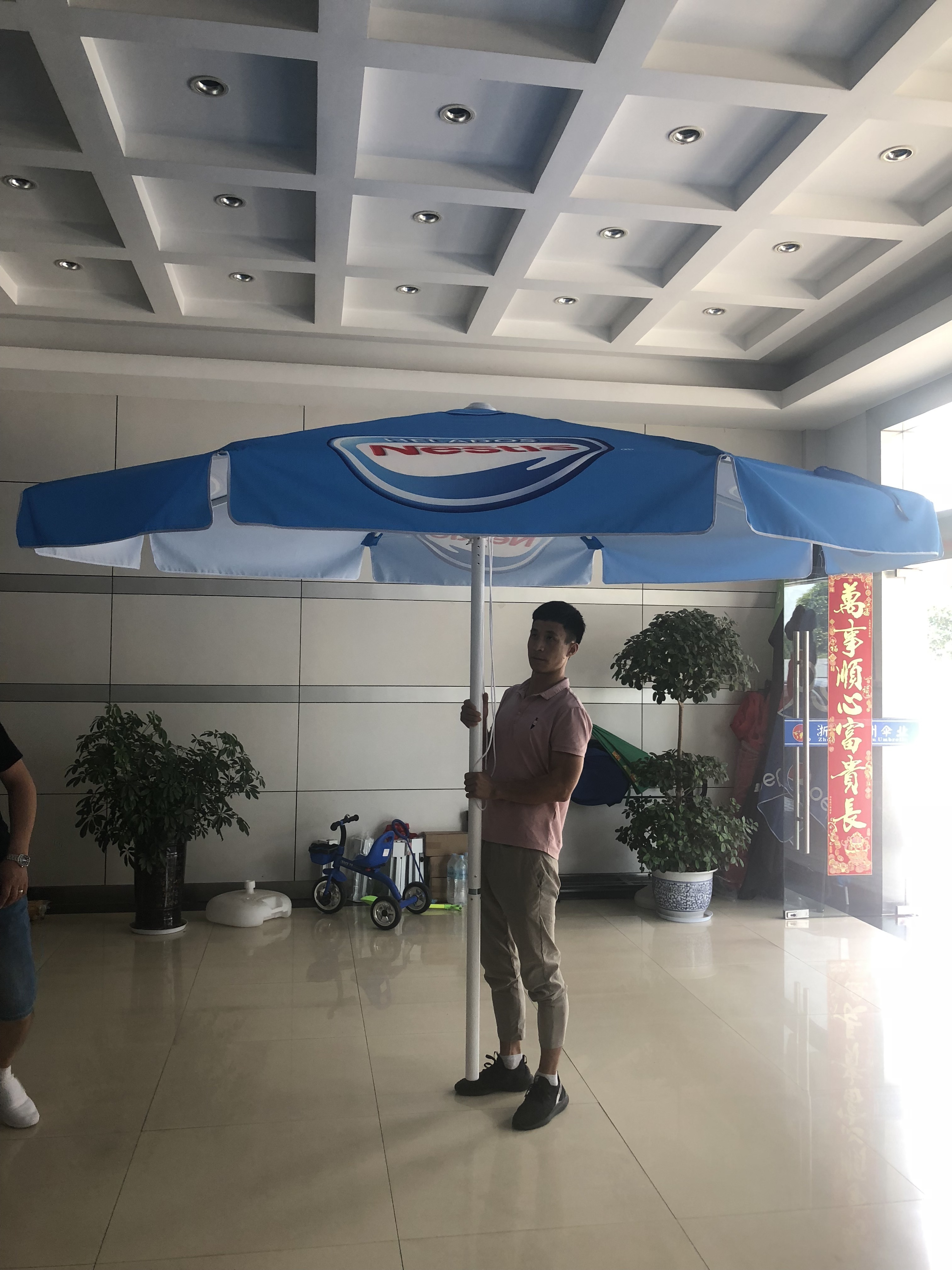 wholesale custom uv protection big portable parasol outdoor beach patio umbrella promotional with logo prints