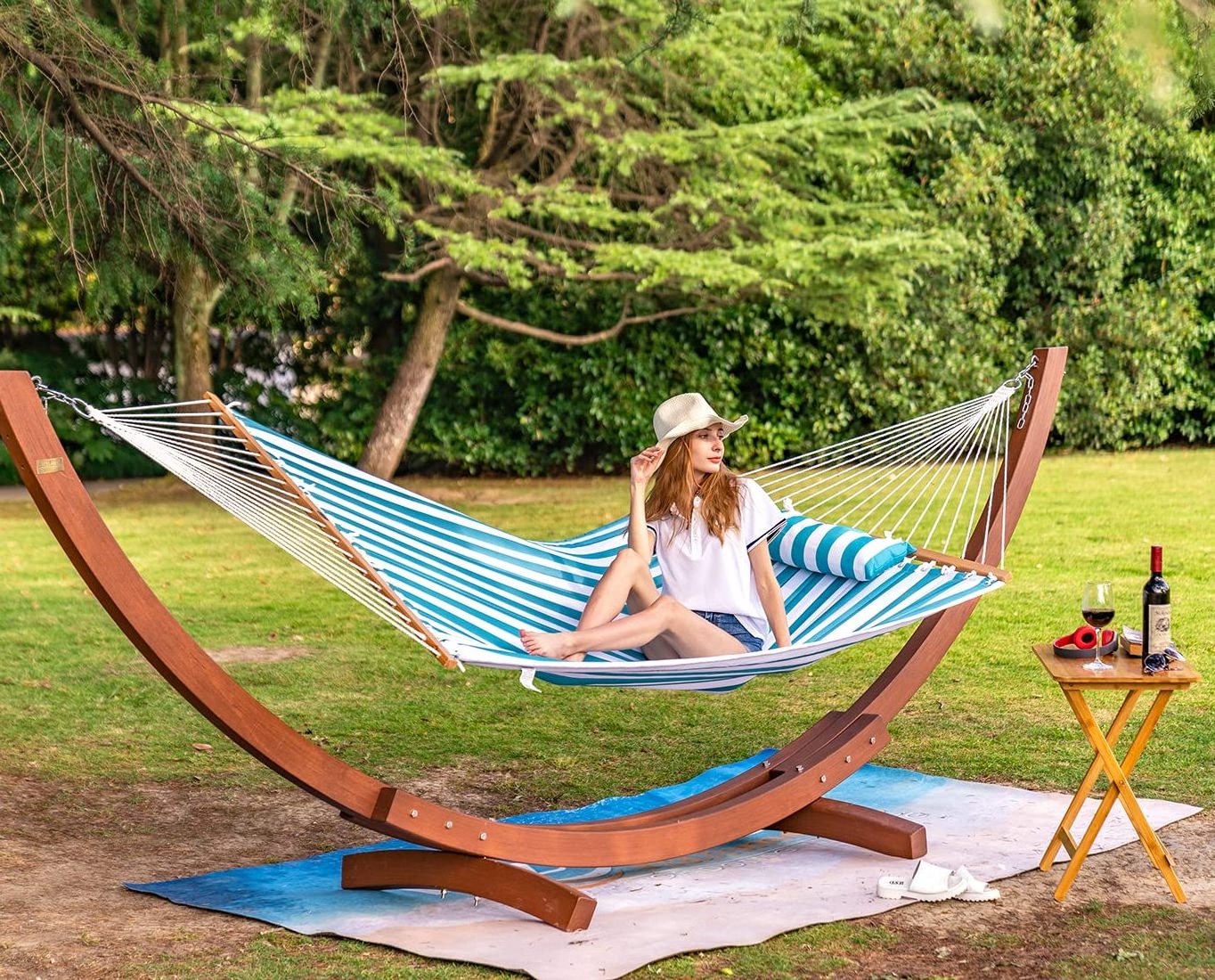 HMK Outdoor Indoor High Quality Blue Stripes Wooden Spreader For Camping  Garden Wood Bar Quilted Hammock