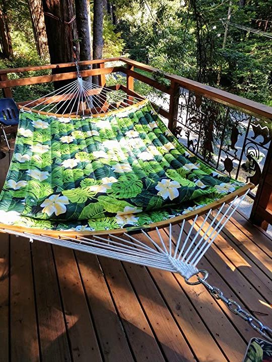 HMK Hot Sell New Style Quilted Fabric Swing with Strong Curved Bar  Detachable Pillow Colors Outdoor Double Hammock