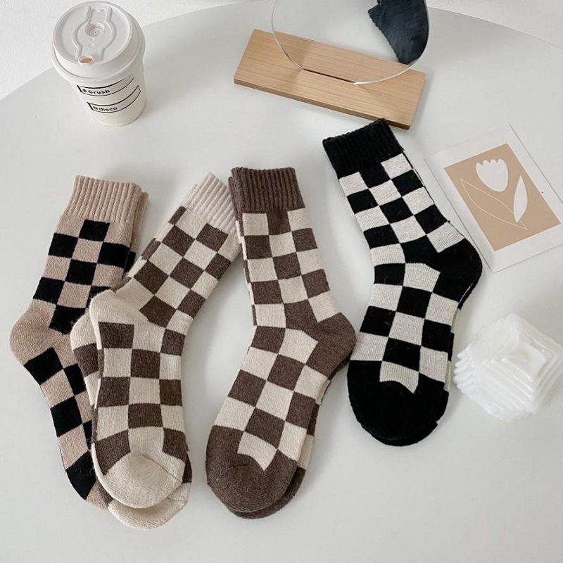 70g Thickened Socks Women's Retro Checkerboard Wool Mid-tube Socks Winter Plus Velvet Warm Terry Socks