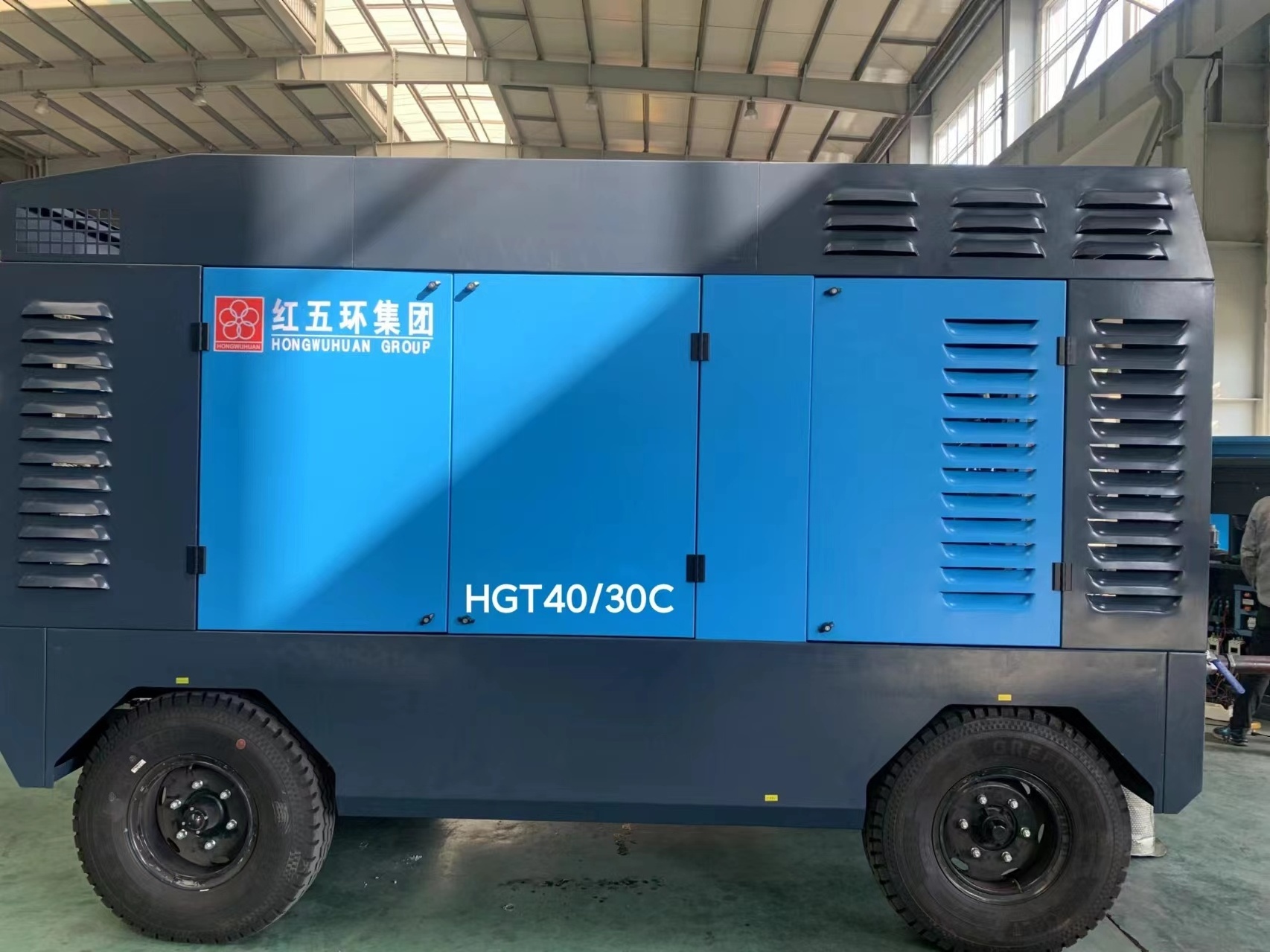 Hongwuhuan HGS32-28 28 bar 32 m3/min Skid Mounted Diesel Deep Water Well Drilling Air Compressor