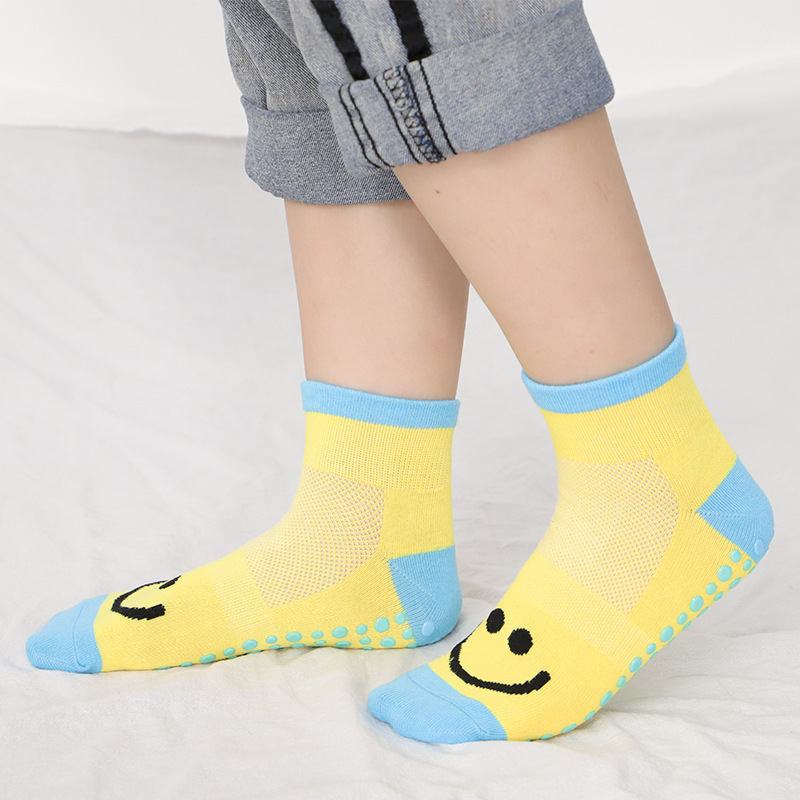 Happy face  colorful  trampoline socks anti slip  child to adult socks customized  logo and packing anti-slip socks