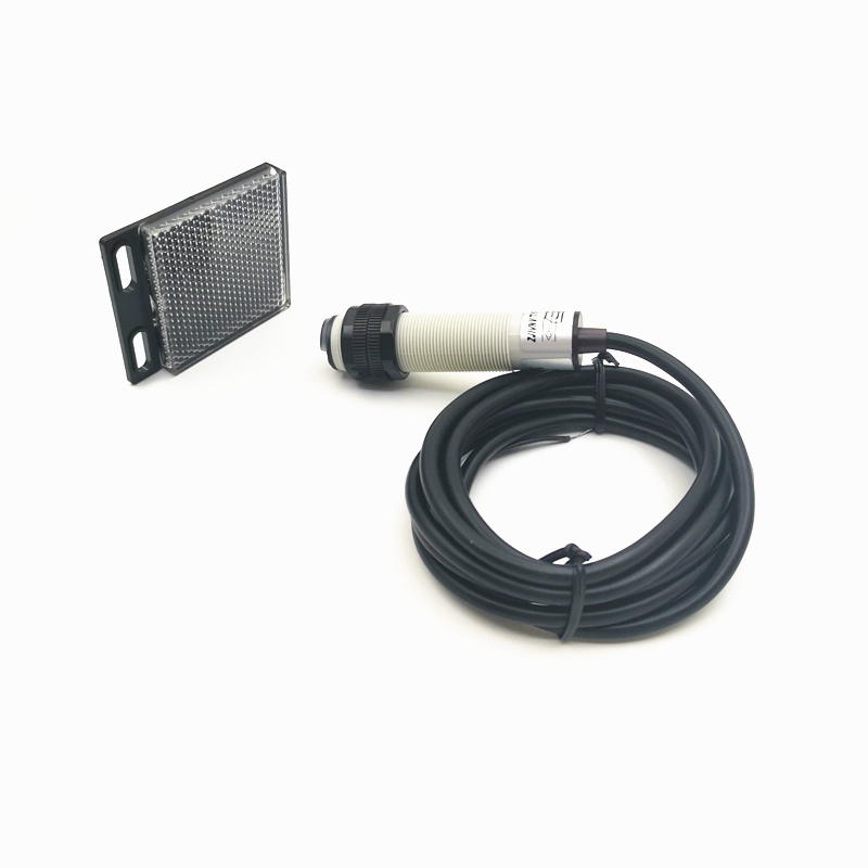 High quality M18 Retroreflective type AC NC 90-250VAC 2 wires photoelectric switch Infrared photocell sensor Switch G18-2B2LB