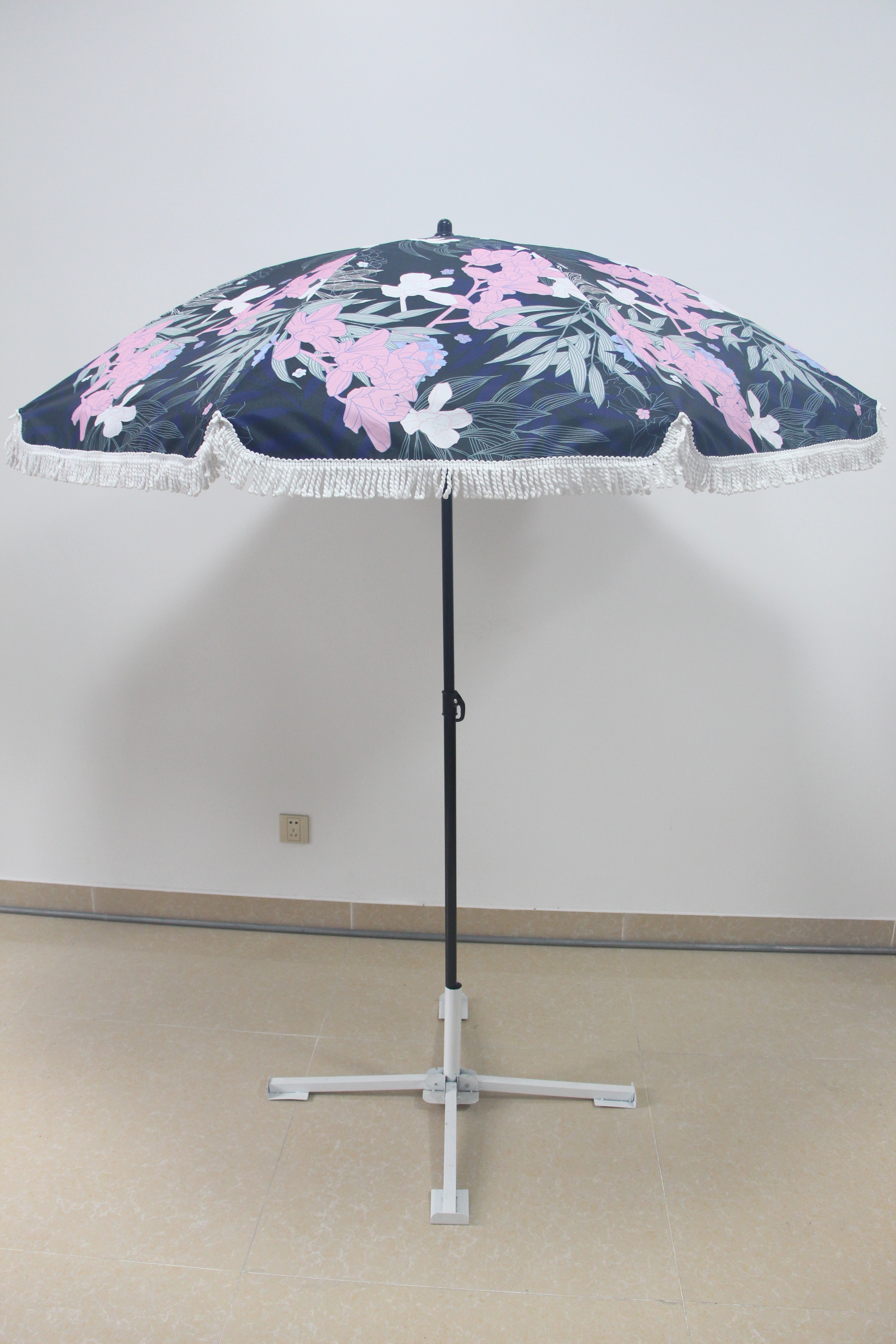 Selling Well Promotional Large Parasol Beach Umbrella Heavy Duty Manual Open Comercial Sun Umbrella for Beach Outdoor Furniture