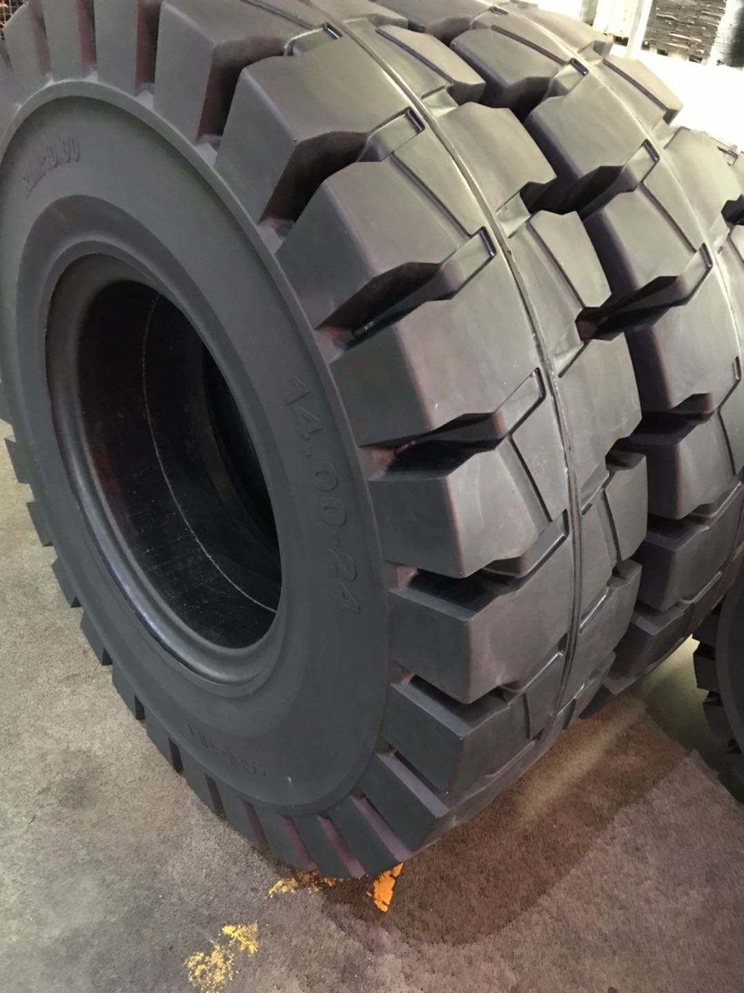 GNAS brand High quality OTR black solid tyre for mining machinery 13.00-24