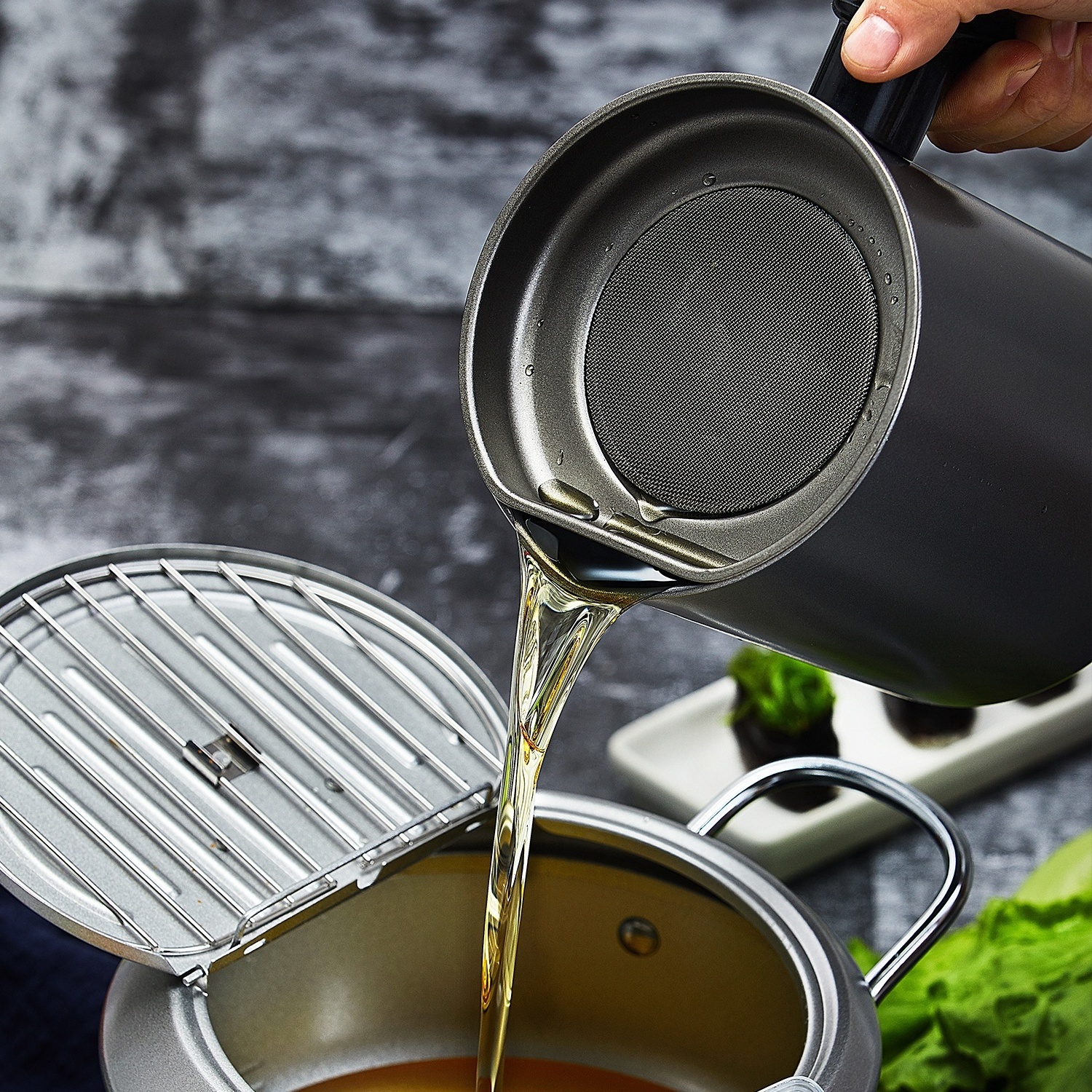 New Product Home Kitchenware Set Oil Filter Pot Carbon Steel Cooking Oil Pot.