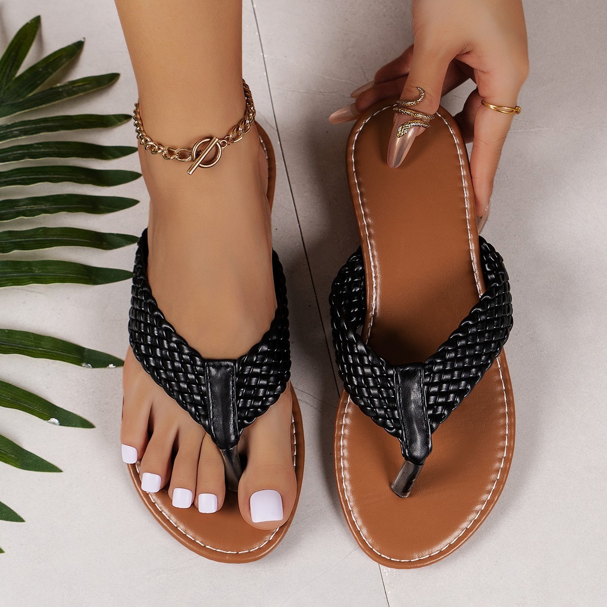 New Design Fashion Flat Summer Round Toe Girls Flat Sandals Clip Buckle Latest Design Slipper Slides Flat Casual Shoes