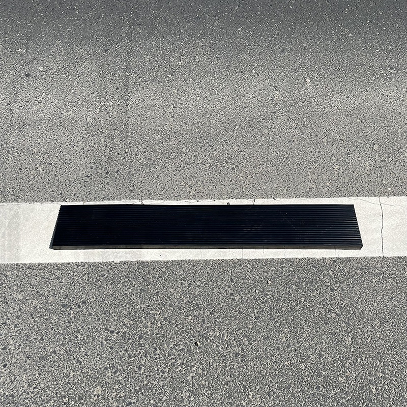 900x150x25mm Hot Selling Outdoor Roadside Road Black Car Floor Curb Ramp For Driveway