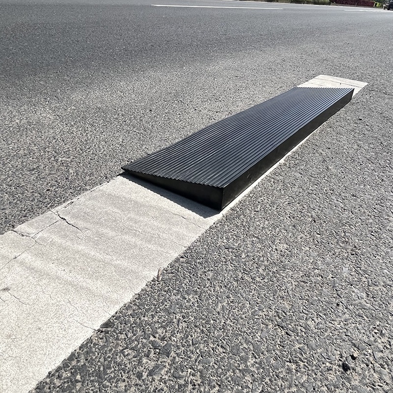 40*200*900mm Hot Sale Traffic Parking Car Rubber Durable Curb Ramps Threshold Kerb Ramp