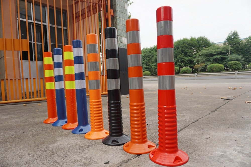 China Manufacturer T-top Reflective Warning Post / Flexible Bollard / Delineator