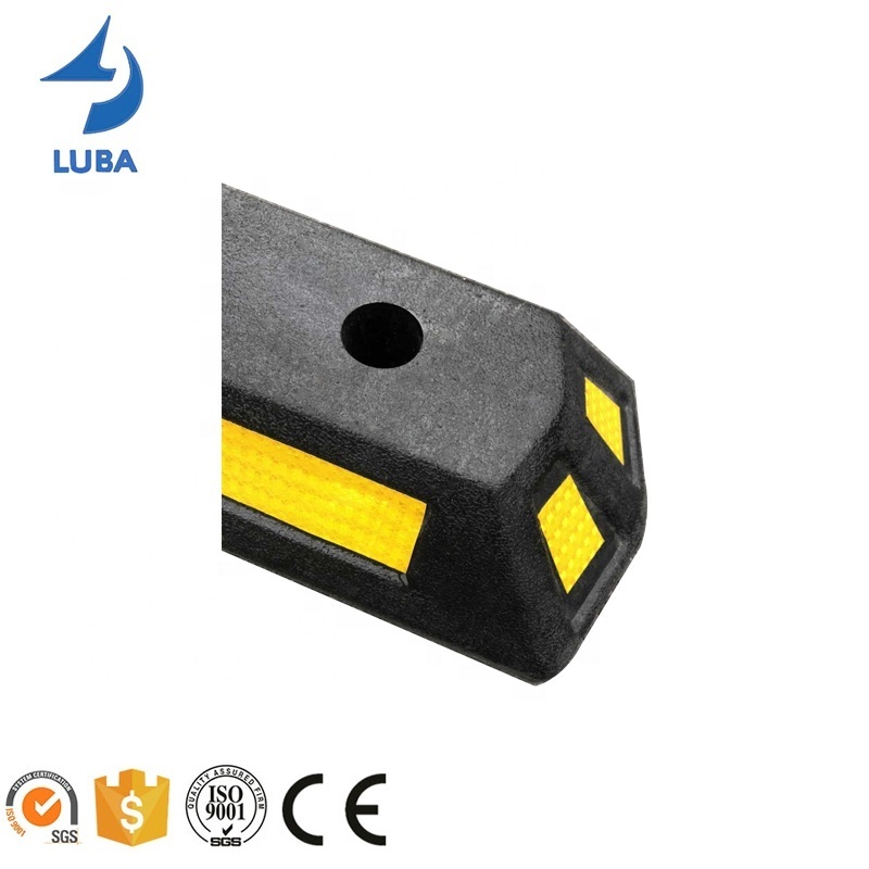 Roadway Road Safety Reflective Plastic Separator Lane Dividers With Rubber Base