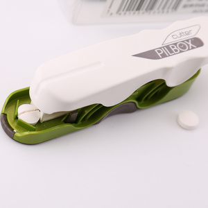 Compact medicine cutter pill crusher pill spliter