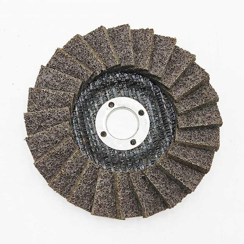 Type 27 Non-Woven Flap Disc Installed on Angle Grinder for Polishing Metal Stainless Steel