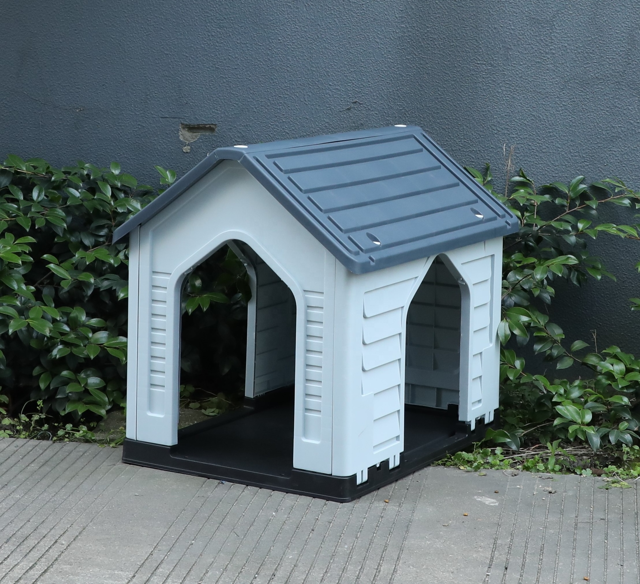 Factory new developed easy to install indoor outdoor plastic ventilation dog kennel house cage with four doors