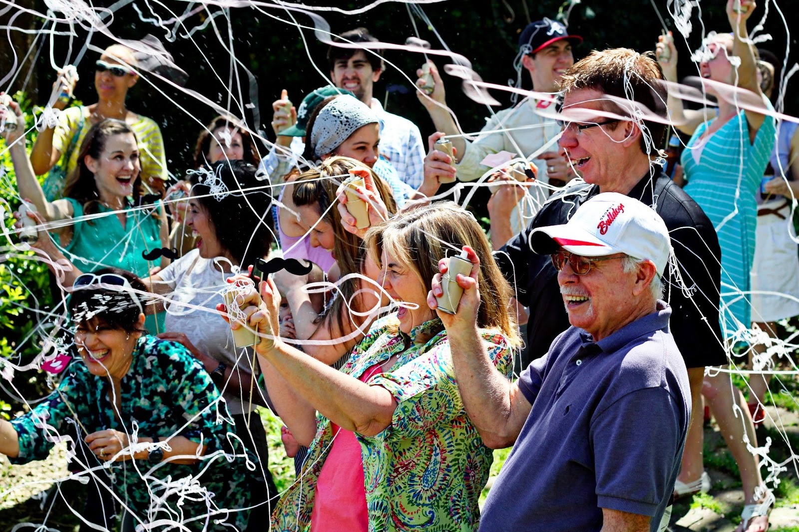 Eco-Friendly Biodegradable Colorful Spray Silly String For Wedding Party Festival Celebration Glow In Flammable Or Non-flammable