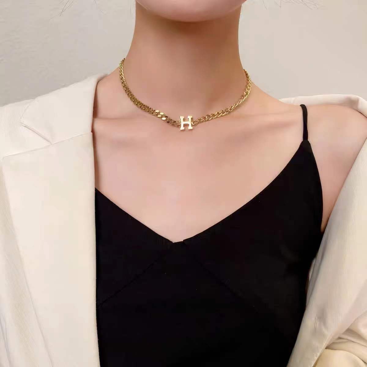 Hot Selling Gold Plated Alphabet Clavicle Necklace Luxury Trendy Stainless Steel Letter Chunky Chain Necklace For Women