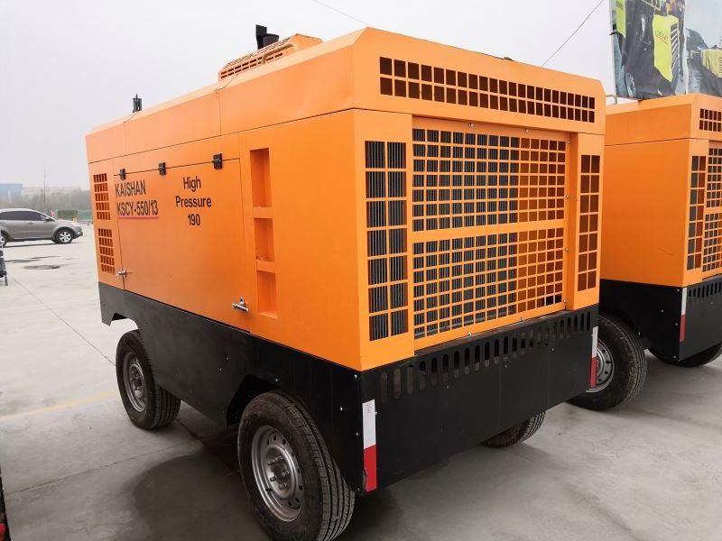 STARS 2024 New Technology Kaishan 360 PSI 1100 CFM 4 Wheel Diesel Engine  Air Compressor