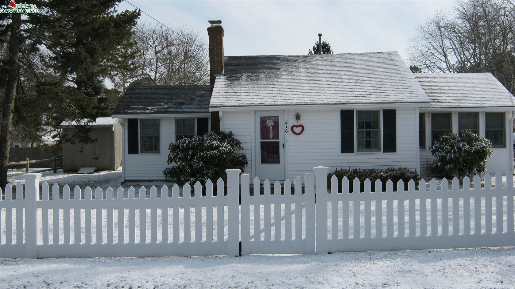 vinyl white picket garden fence post,cedar PVC fence picket panels,vinyl fence gate