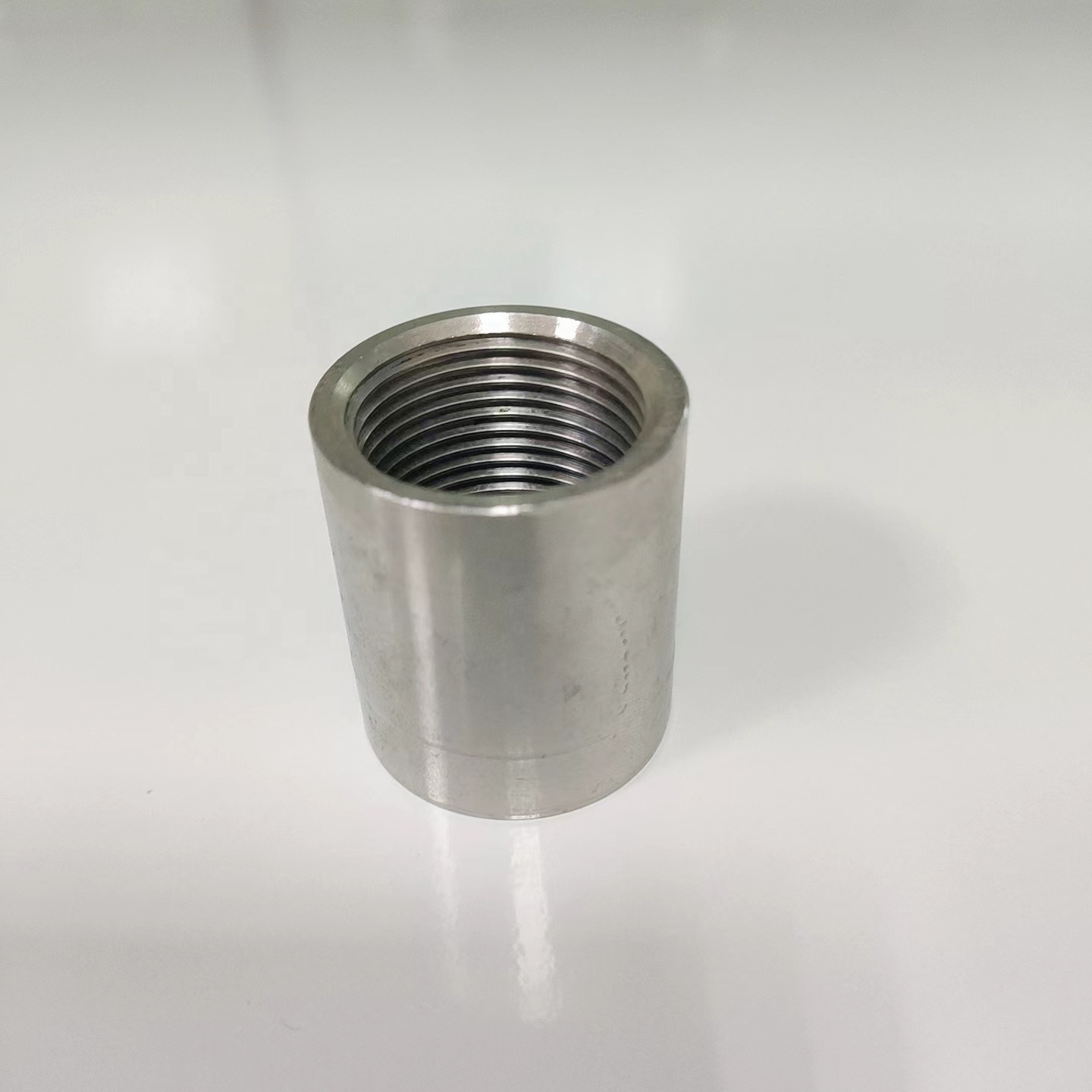 Factory sales  304 /316 Stainless Steel Pipe Fittings half Coupling Female Thread BSPP NPT 1/2 