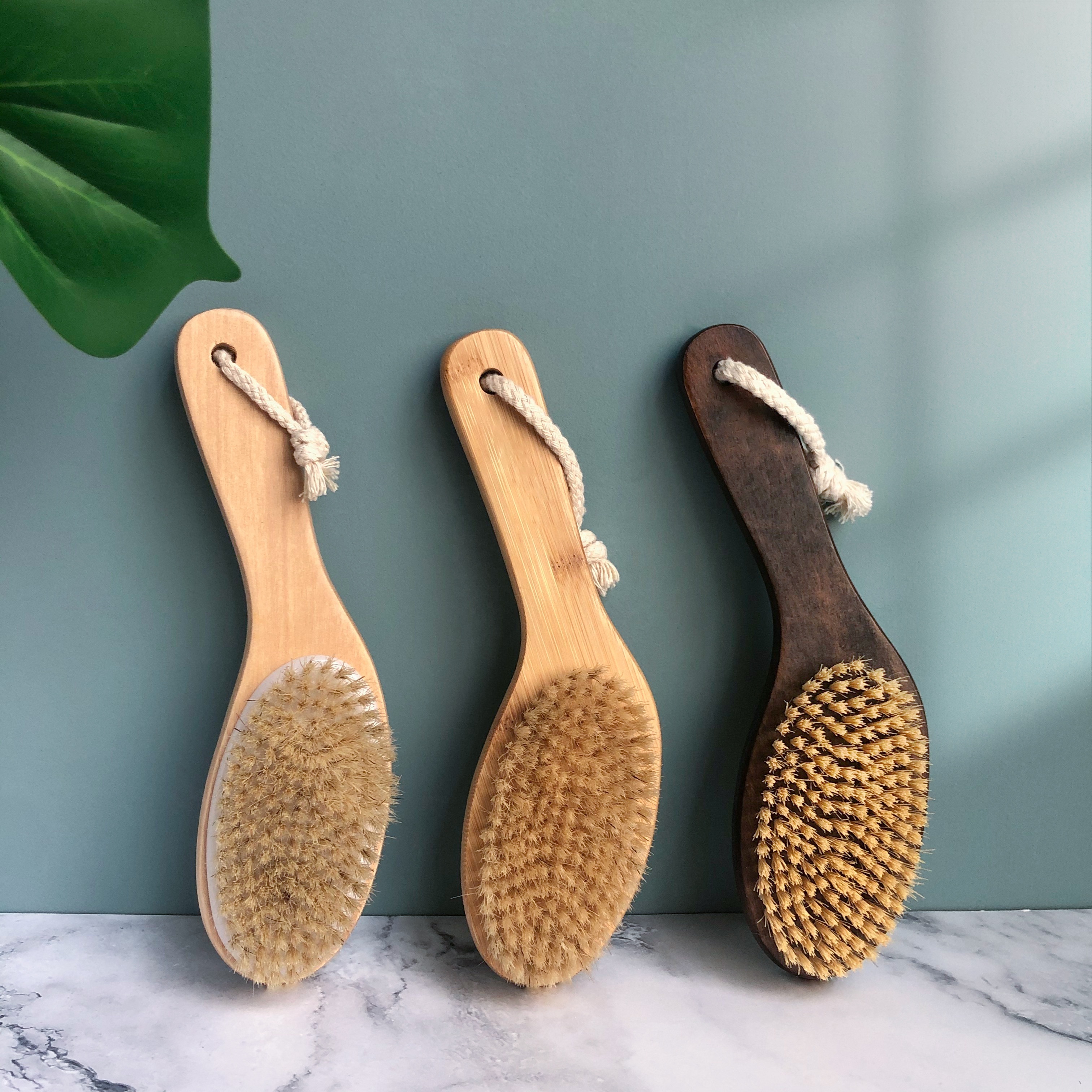 Factory Wholesale 100% Natural Vegan Sisal Bristle Exfoliating Brush Bamboo Wooden Handle Shower Dry Body Bath Brush