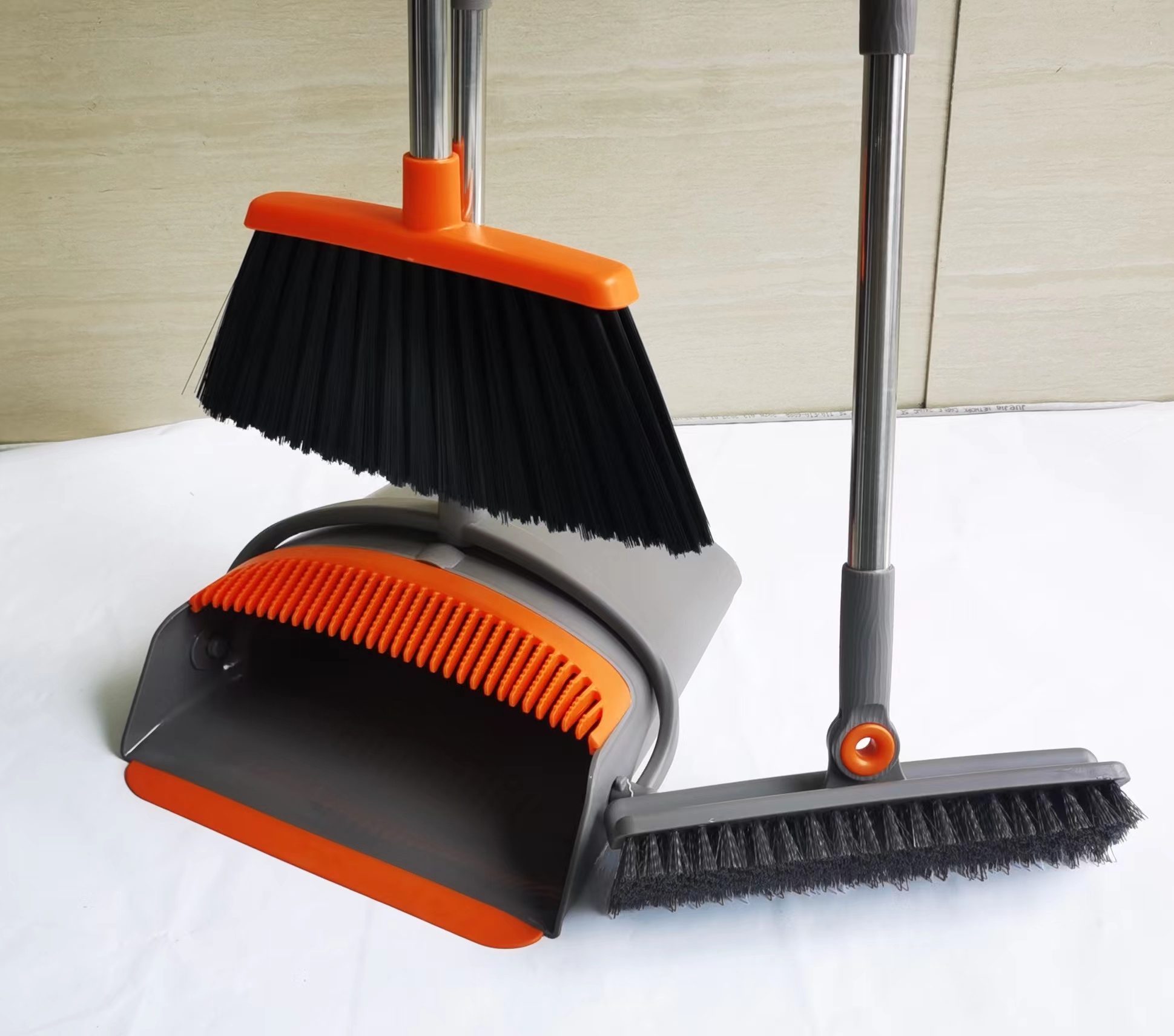 Wholesale Household Metal Handle Hair Remover Broom Ceiling Cleaning Carpet Broom And Dustpan