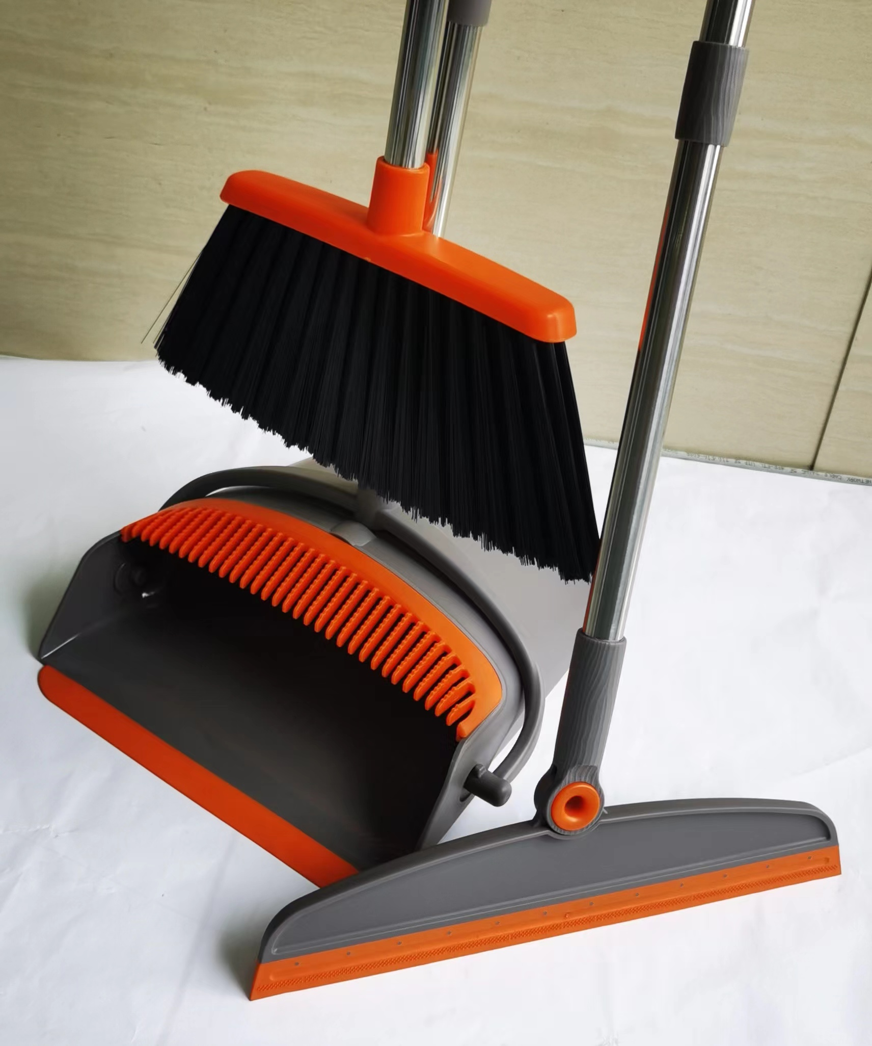 Wholesale Household Metal Handle Hair Remover Broom Ceiling Cleaning Carpet Broom And Dustpan