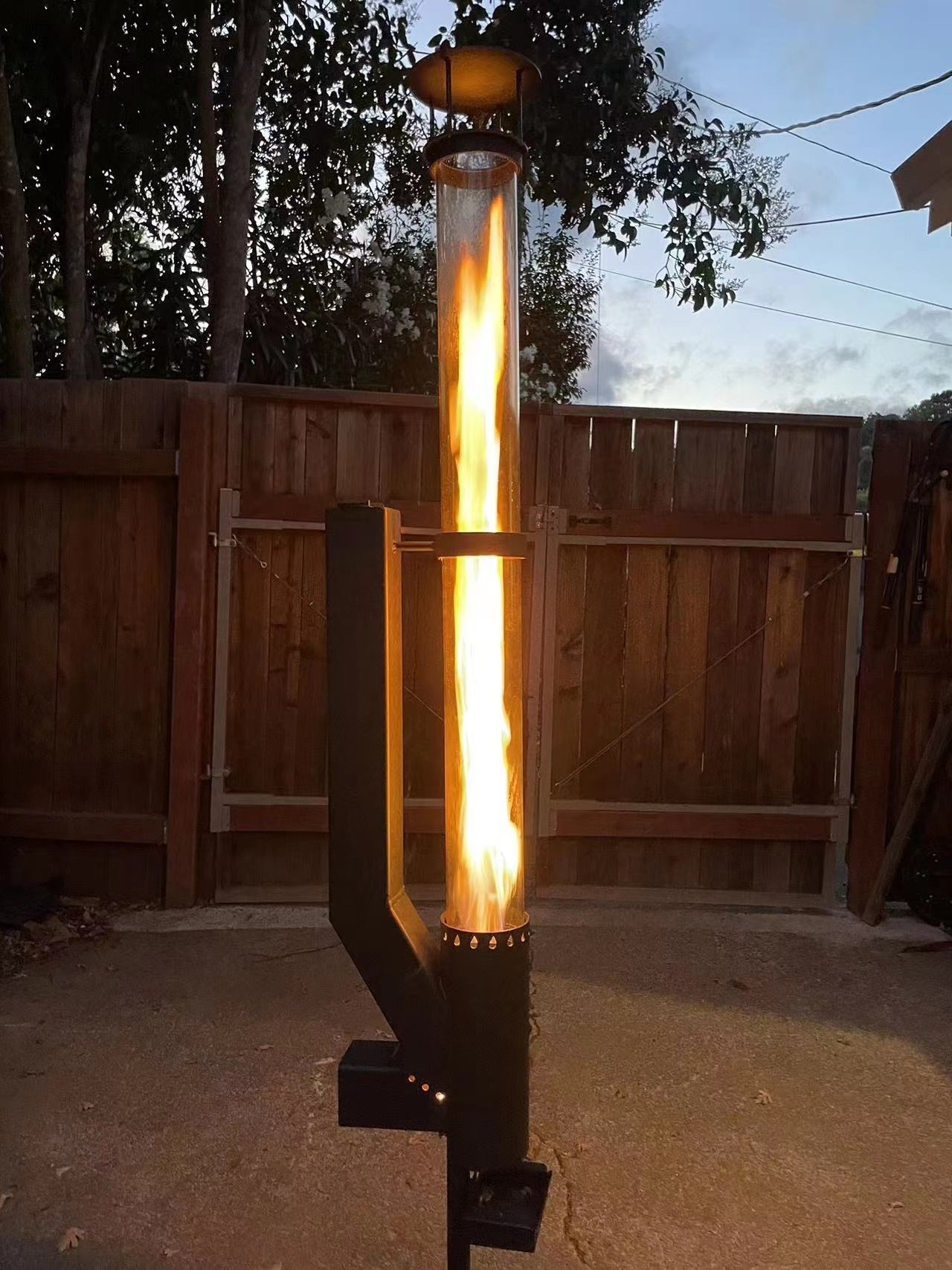 OPS1006A Freestanding Patio Heater Automatic Filling Design Wood Pellet Fire Torch Outdoor Rocket Heater Stove