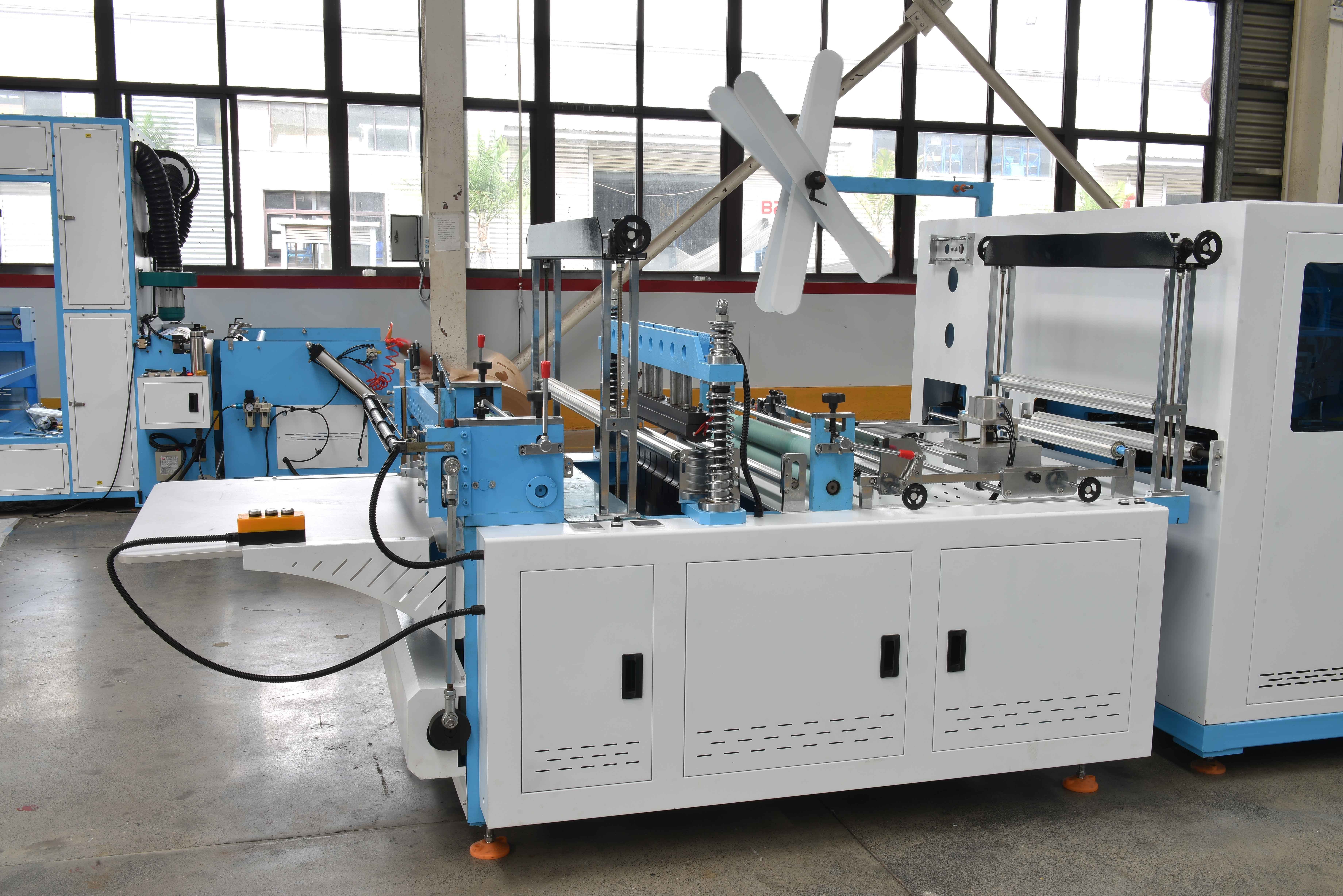 ZXL-E700 Zhengxin carry hand nonwoven flat bottom folding box bag making machine suppliers